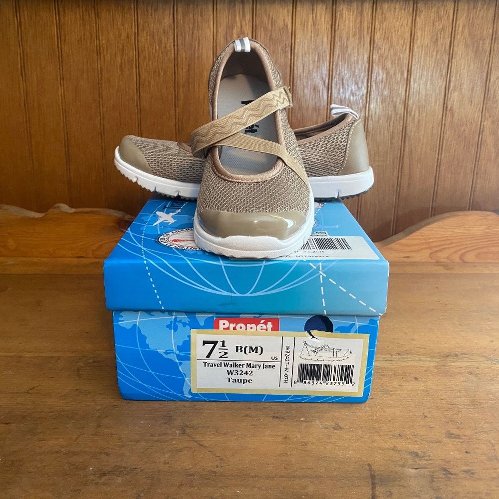 New in box.  .Propet’’ walking shoe. Mary Jane style.